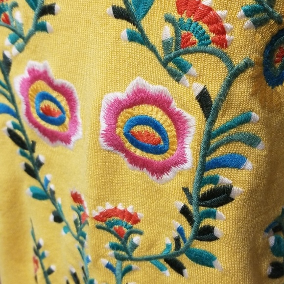 ⭐️ Chelsea & Theodore embroidered top - Picture 4 of 7